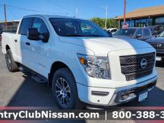 2023 Nissan Titan SV